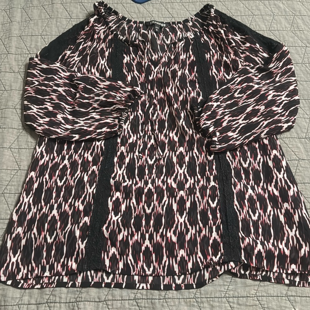 Express Women’s Peasant Top Medium